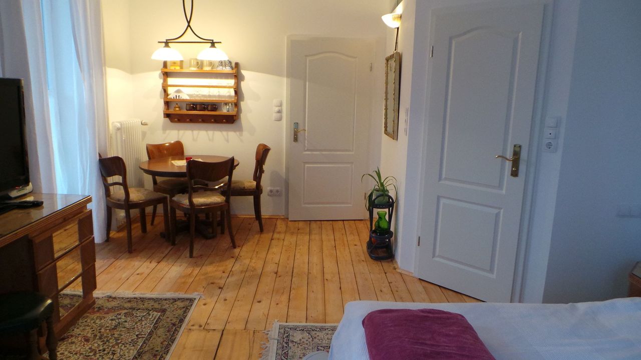 Blick vom Schlafzimmer zur Essgruppe Blick vom Schlafzimmer zur Essgruppe